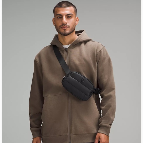 Lululemon Everywhere Belt Bag 1L *Wunder Puff in Black - Picture 3 of 13